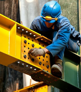 Installation of bolted beam splice connection on site