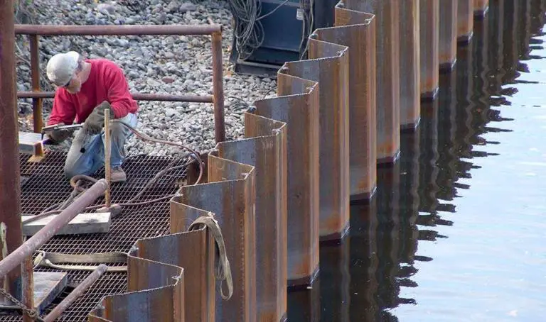 I Beams Connected To Sheet Pile Walls