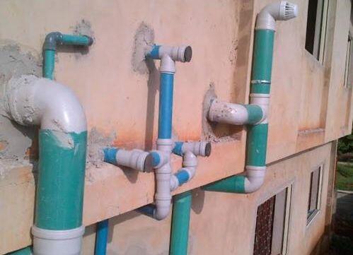 surface piping methods in building